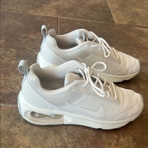 White Air Max Intrlk Sneakers